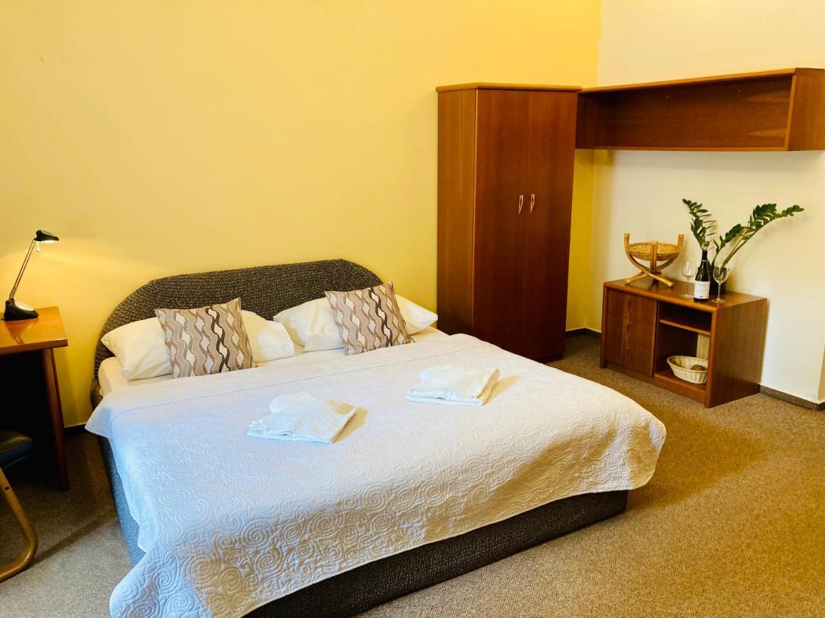 Hotel U Rytire Mělník 外观 照片